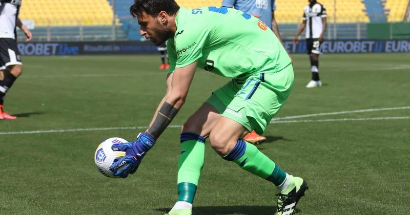 Atalanta yetirməsi ilə müqavilə imzalayıb