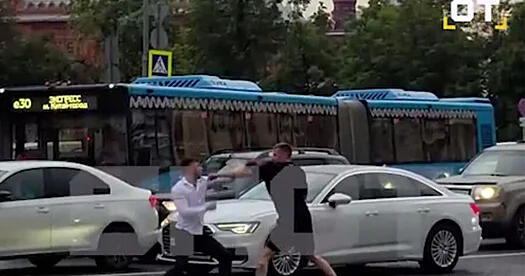 Küçədə döyüşən sürücülər cəzalandırılıb...