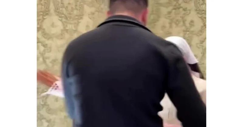 Bəy gəlinə gül əvəzinə görün nə verdi Tənqid olunan görüntü (Video)