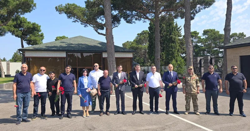 Şəhid mayor Ələkbərov Fərid Tahir oğlunun məzarı ziyarət edilib