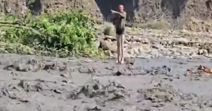 Gəncədə çaya yıxılan kişi xilas edildi