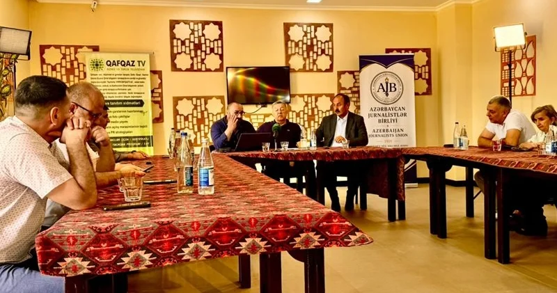 Azərbaycan Jurnalistlər Birliyi “Əkinçidən Yeni Çağa: AJB Bölgə Mediası Dinləməsi” layihəsinin ilk görüşünü keçirib