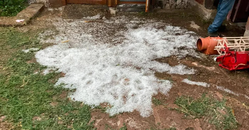Qədim Azərbaycan kəndinə dolu yağdı