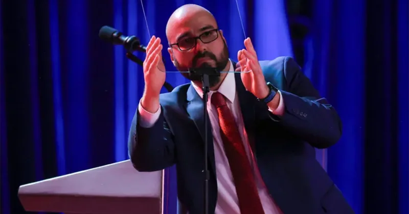 Prezidentin çıxışlarını mərcə qoyub sərvət qazanırmış Fotolar