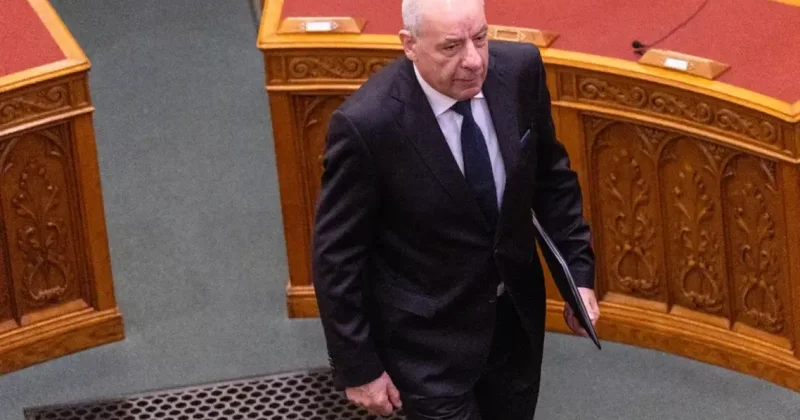 Президент Венгрии подписал закон о собственном отстранении