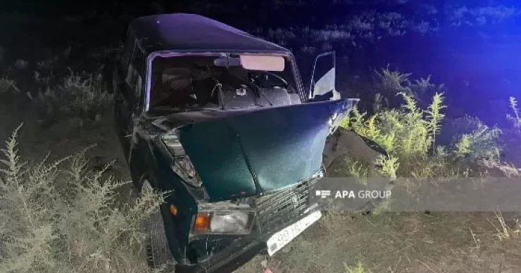 Şirvanda avtomobil aşdı, sürücü ağır yaralandı