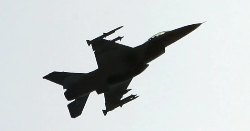 ABŞ “F 16“ları Nyu York səmasında qadağanı pozan hava gəmisinə müdaxilə edib FOTO