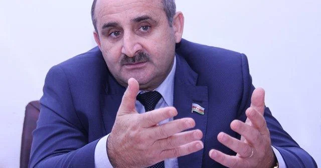 Çingiz Qənizadə: Ərəb turistlər bizim müqəddəs şəxslərimizin ruhlarına qarşı hörmətsizlik edib