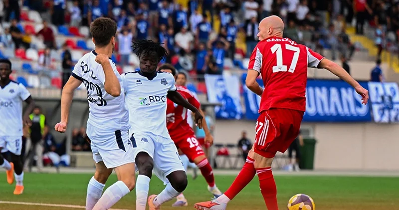 Yenilər futbol oynamağa çalışır, köhnələr isə...