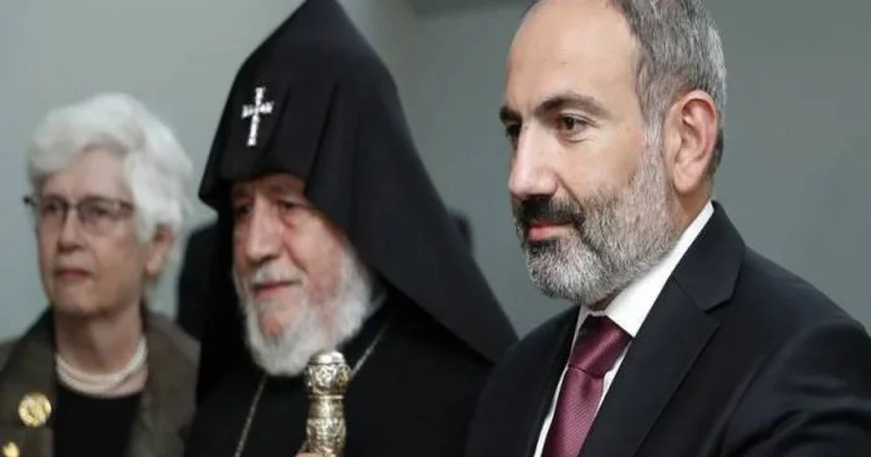 Paşinyan Erməni Apostol Kilsəsindən üzr istəyib