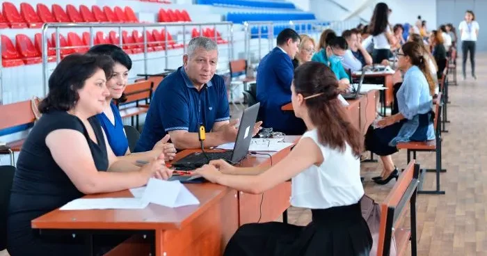 Peşəkarlıq, şagirdlərlə işləmə bacarığı geyimdən qat qat üstün amillərdir