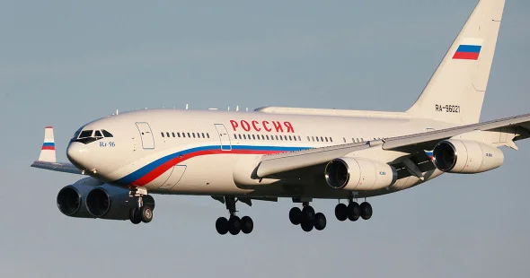 Putinin təyyarəsi nağd pulla yanacaq doldurmalı olub