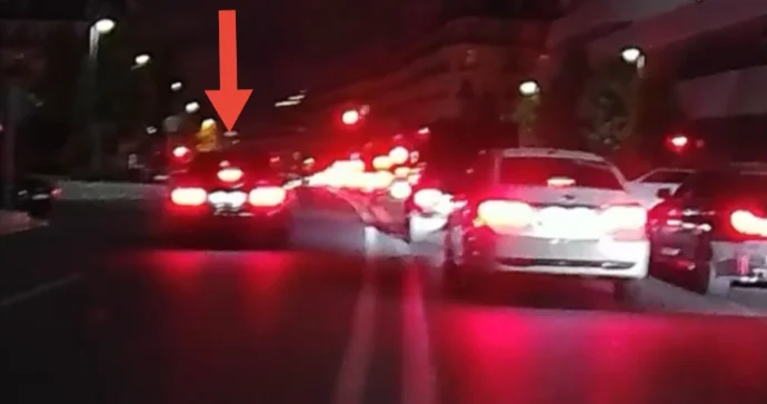 Qanunla hərəkət etməyə səbri çatmayan sürücü əks yola çıxdı VİDEO