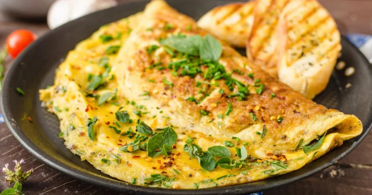 Ən yaxşı omlet necə hazırlanır? şef aşpaz bir gizli inqredienti açıqladı