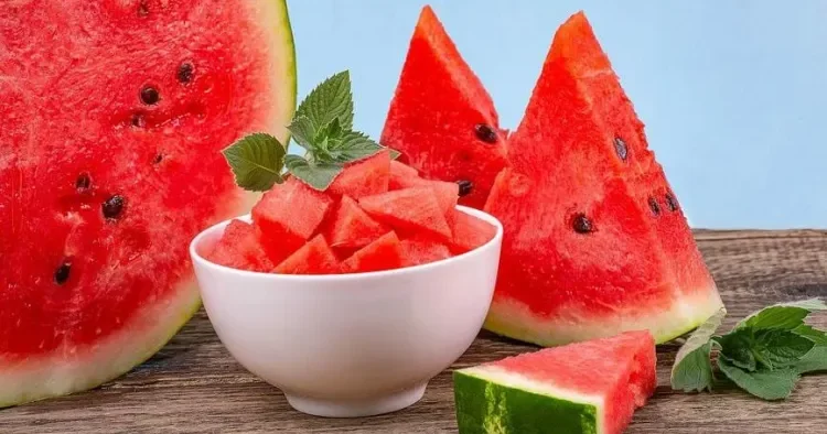 Meyvə toxumları təhlükəlidirmi? Ekspert açıqladı