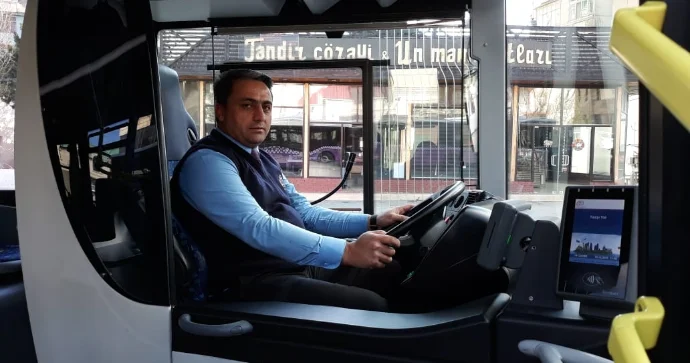 Avtobus sürücüləri narazıdır: Nəqliyyatın qiymətinə təsir edəcəkmi?