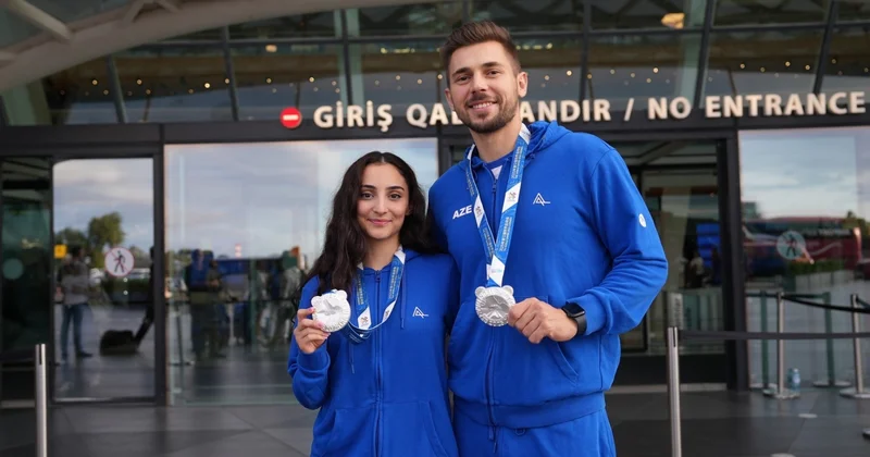 Dünya Oyunlarının gümüş mükafatçıları Vətənə qayıdıblar FOTO