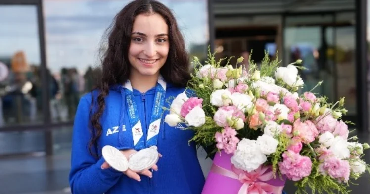 Aerobika üzrə uğurla çıxış edən gimnastlarımız vətənə qayıdıblar