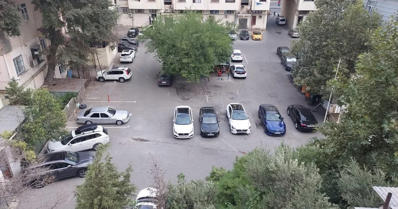 “Məhəllələr uşaqların oyun meydançası yox, maşın dayanacağına çevrilib”