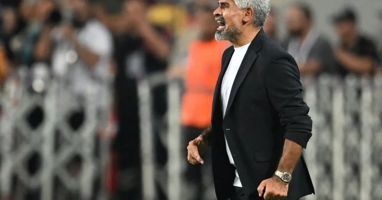 İki məğlubiyyətdən sonra qovuldu