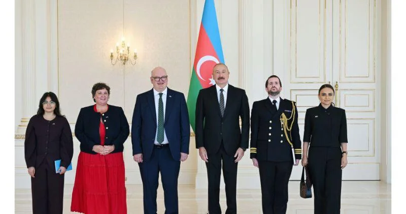 Президент Ильхам Алиев принял новоназначенного посла Великобритании ФОТО