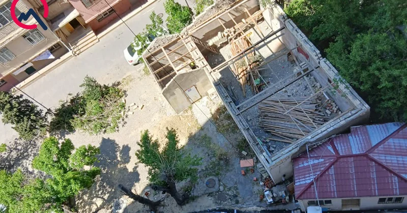 “İnsanların oturması üçün yer yoxdur, amma bu tikiliyə icazə verdilər” Fotolar