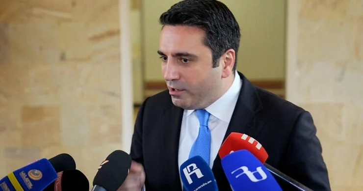 Köçəryanın kiçik oğlunu elə tərbiyə etmişdim ki... Mən zala girəndə o...