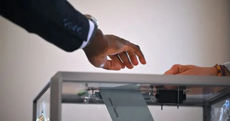 Fransa prezident seçkilərinə Rusiyanın müdaxiləsini araşdırır