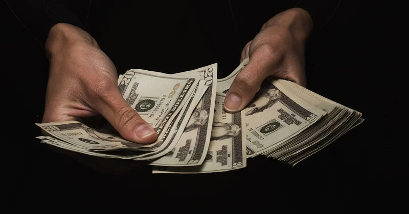 Prezident hər bir vətəndaşa 10 min dollar ödənilməsi qərarına gəldi... TAYVANDA...