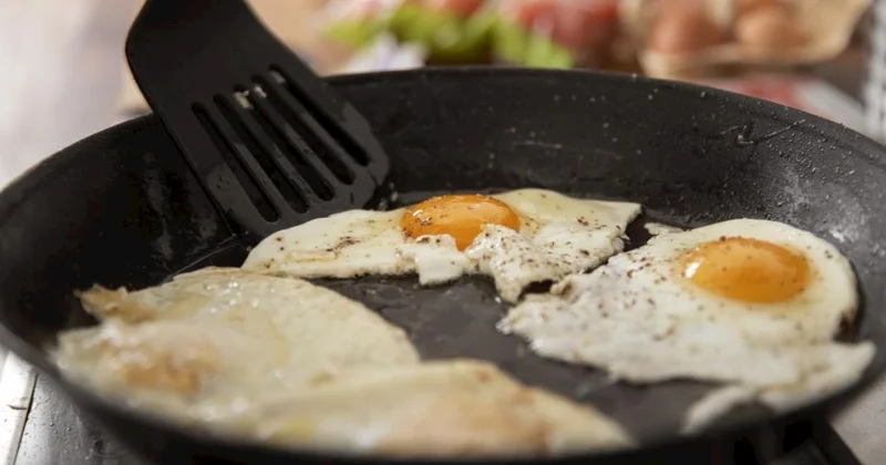 Çoxillik yanıq qatını tavadan qəpik quruşa necə təmizləmək olar? Restoran üsulu