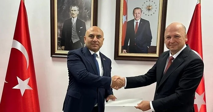 Rəşad Aslanov etimadnaməsini Türkiyə XİN ə təqdim etdi
