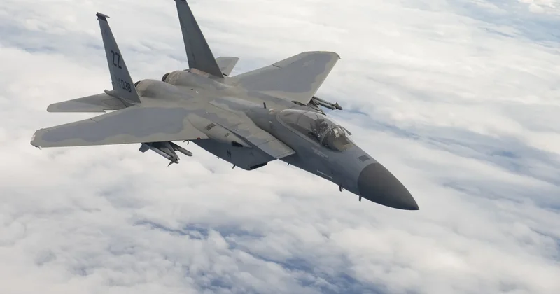 Истребитель F 15 совершил посадку в аэропорту Окинавы из за технической неисправности