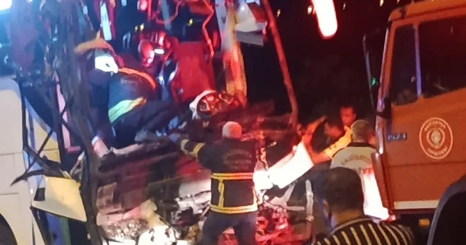 Türkiyədə avtobus TIR la toqquşdu: 2 ölü, 22 yaralı