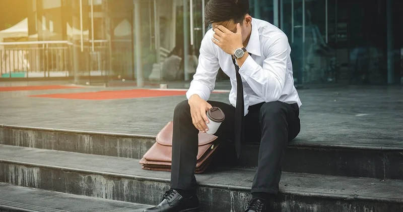 20 yaşlarında insan niyə özünü uğursuz hiss edir?