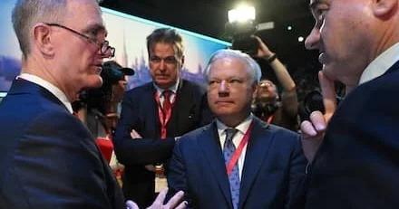 Франция расследует возможное вмешательство России в президентские выборы