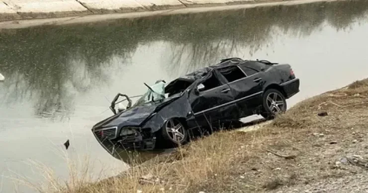 Tovuzda maşın su arxına düşdü, sürücü öldü