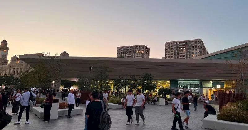 Metrodakı dəyişiklikdən sonra 28 may yaxınlığında vəziyyət belədir FOTOREPORTAJ