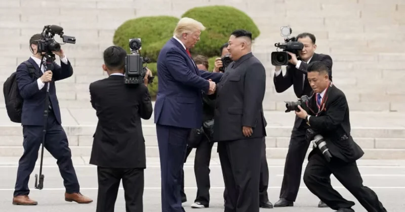 Трамп настаивает на встрече с товарищем Кимом