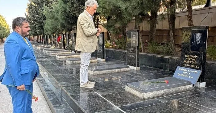 Yuşenko Şəhidlər xiyabanını ziyarət etdi