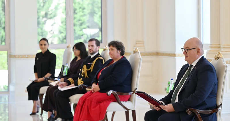 Britaniya səfiri etimadnaməsini təqdim etdi