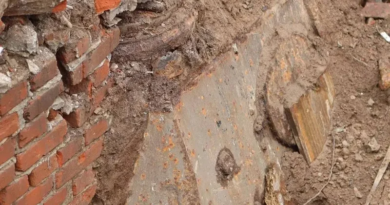 В Казани во дворе вуза обнаружили закопанный немецкий танк времен Второй мировой
