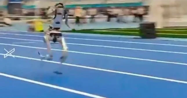 Robot Boltdan sürətli qaçdı, amma dayana bilmədi Video