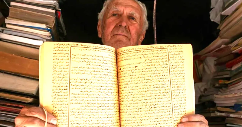 Hələbdən olan kitab satıcısı bir milyon nadir kitabın arxivini toplayıb