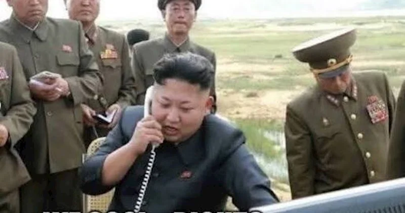 Tramp Kim Çen Inın “onunla telefonda danışan yerdə” şəklini yaydı