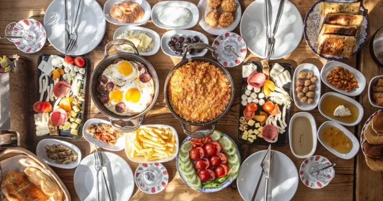 Səhər yeməyini gec edənlərin erkən ölüm riski ARTIR
