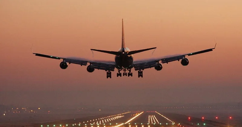 Dispetçer yatdı, sərnişinlə dolu təyyarə havada qaldı