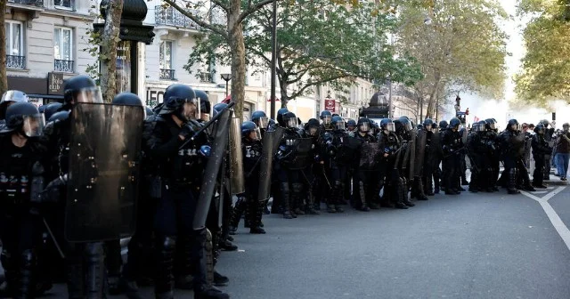 Parisdə vəziyyət gərginləşib