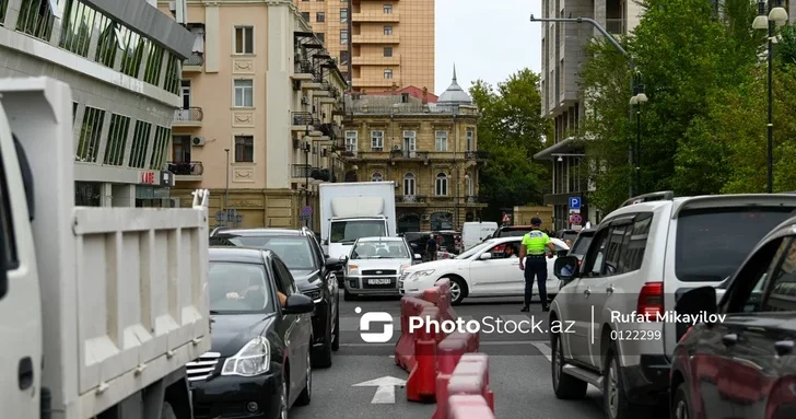 Ремонт дорог усугубляет транспортный коллапс в Баку