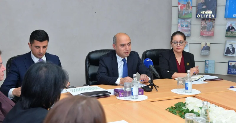Müəllim MÜTDA rəhbərini ələ saldı: Cənab Eşqi Bağırov,odun peçinə uzbe qoşsaq, printer işləyər? Nazirimiz problemlərdən elə danışır, elə bil...