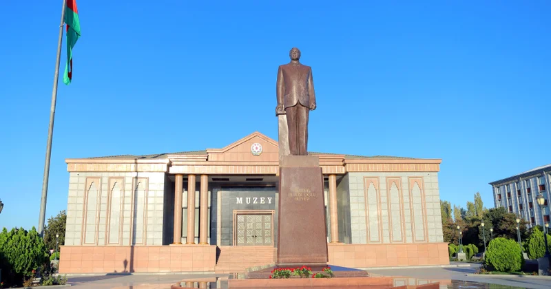 Baş prokuroru Kamran Əliyev Naxçıvanda səfərdədir